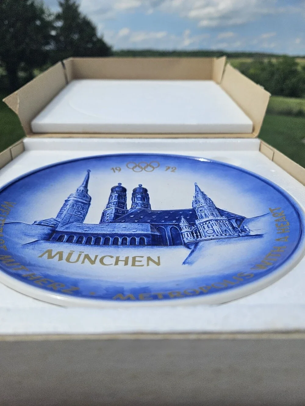 VINTAGE 1972 MUNICH OLYMPICS PLATE GOEBEL GERMANY MUNCHEN 3d EFFECT BLUE W/ BOX
